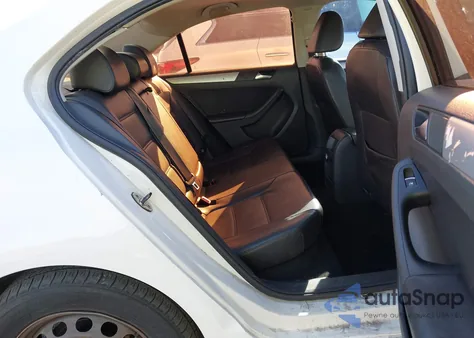 2013 Volkswagen Jetta 2.5L Se z USA, uszkodzony, nr VIN 3VWDP7AJ0DM394077